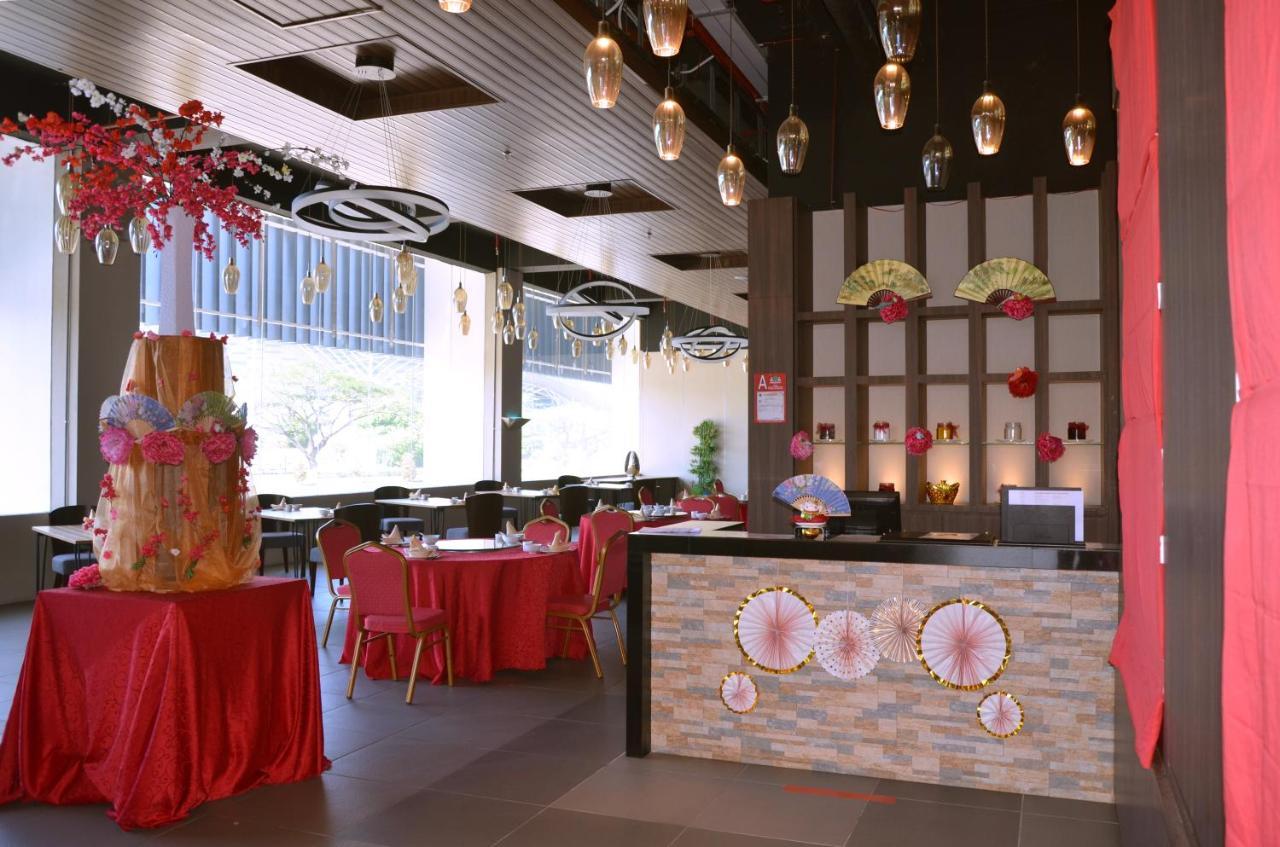 Ucsi Hotel Kuching Exterior photo