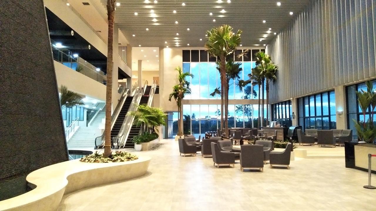 Ucsi Hotel Kuching Exterior photo